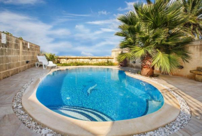 Il-Veduta Holiday Farmhouse with Sunny Private Pool in Island of Gozo